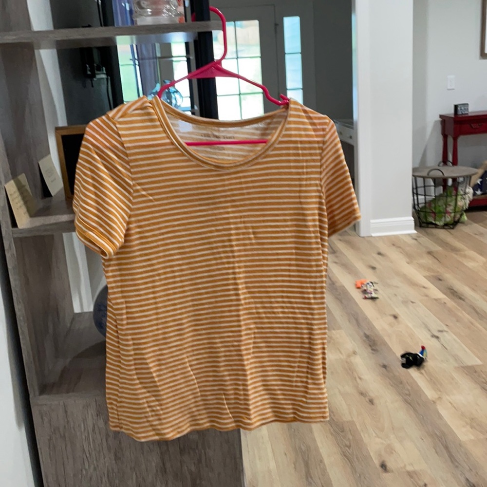 American eagle white and yellow striped M shirt.